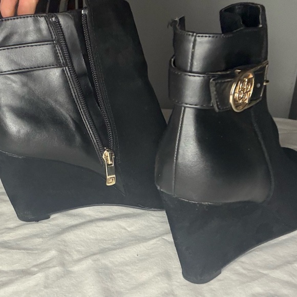 Elegant Black Ankle Boots - Picture 3 of 6